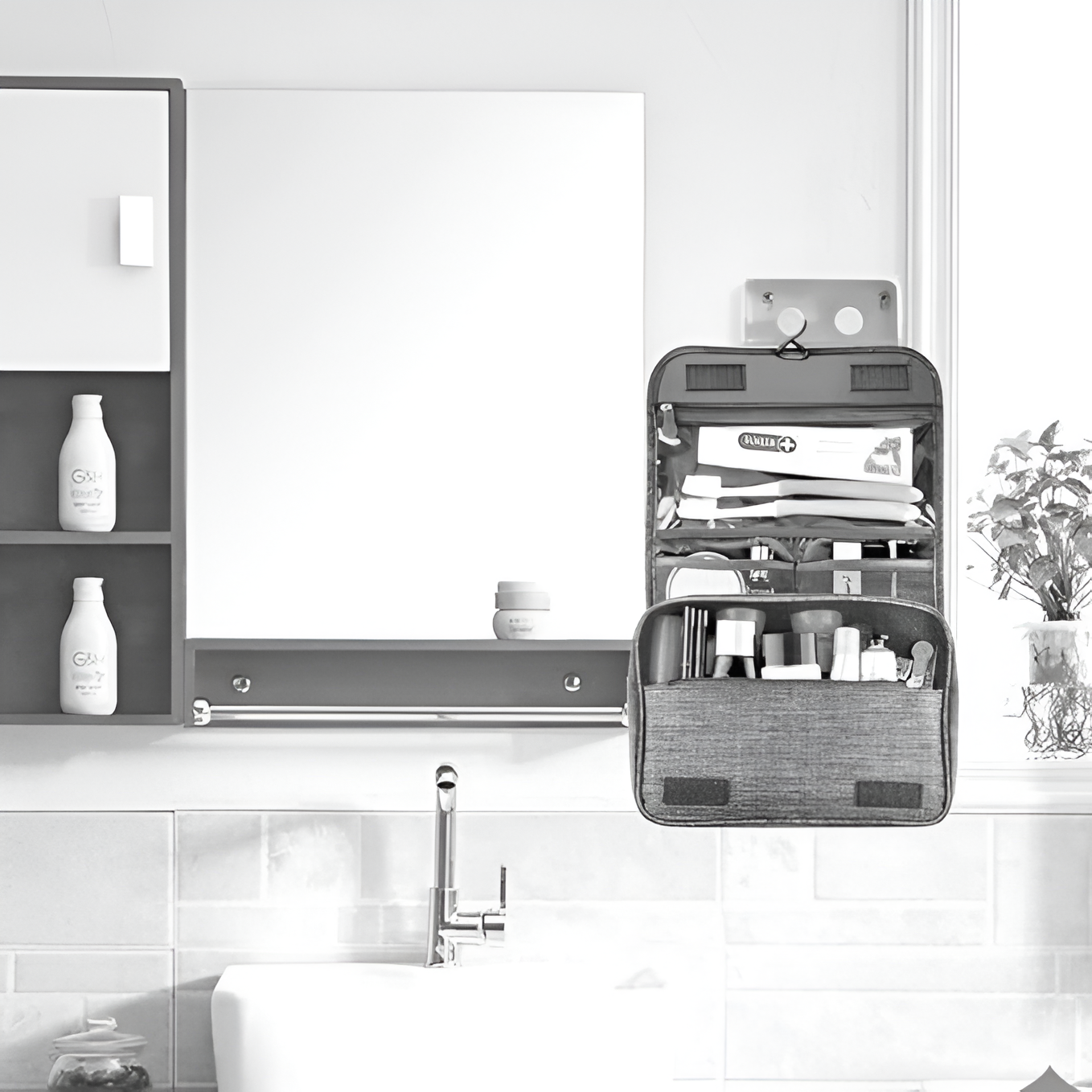 Remy | Hanging Toiletry Organiser